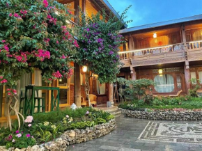 Отель Lijiang Rongyi Homestay  Лицзян